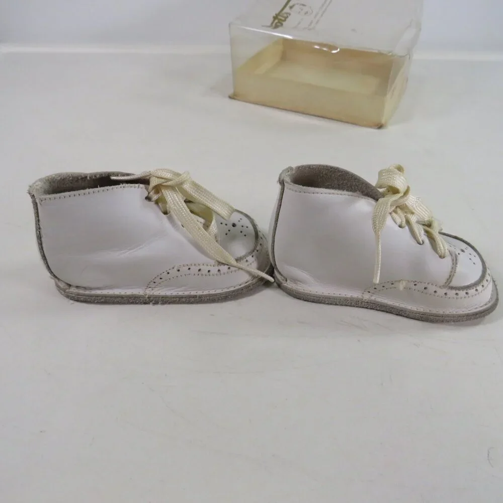 Baby Vintage White Leather Baby Shoes Scott's Shoes size 13W with original box
